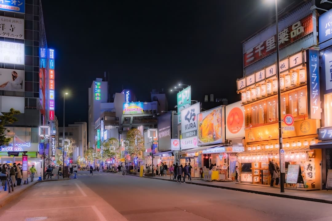 具俊晔现身大S墓地 坐旁边为其修图 深情守护引发感动